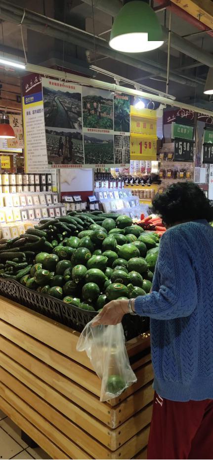 超市吃瓜事件视频,一场引发热议的公共事件回顾